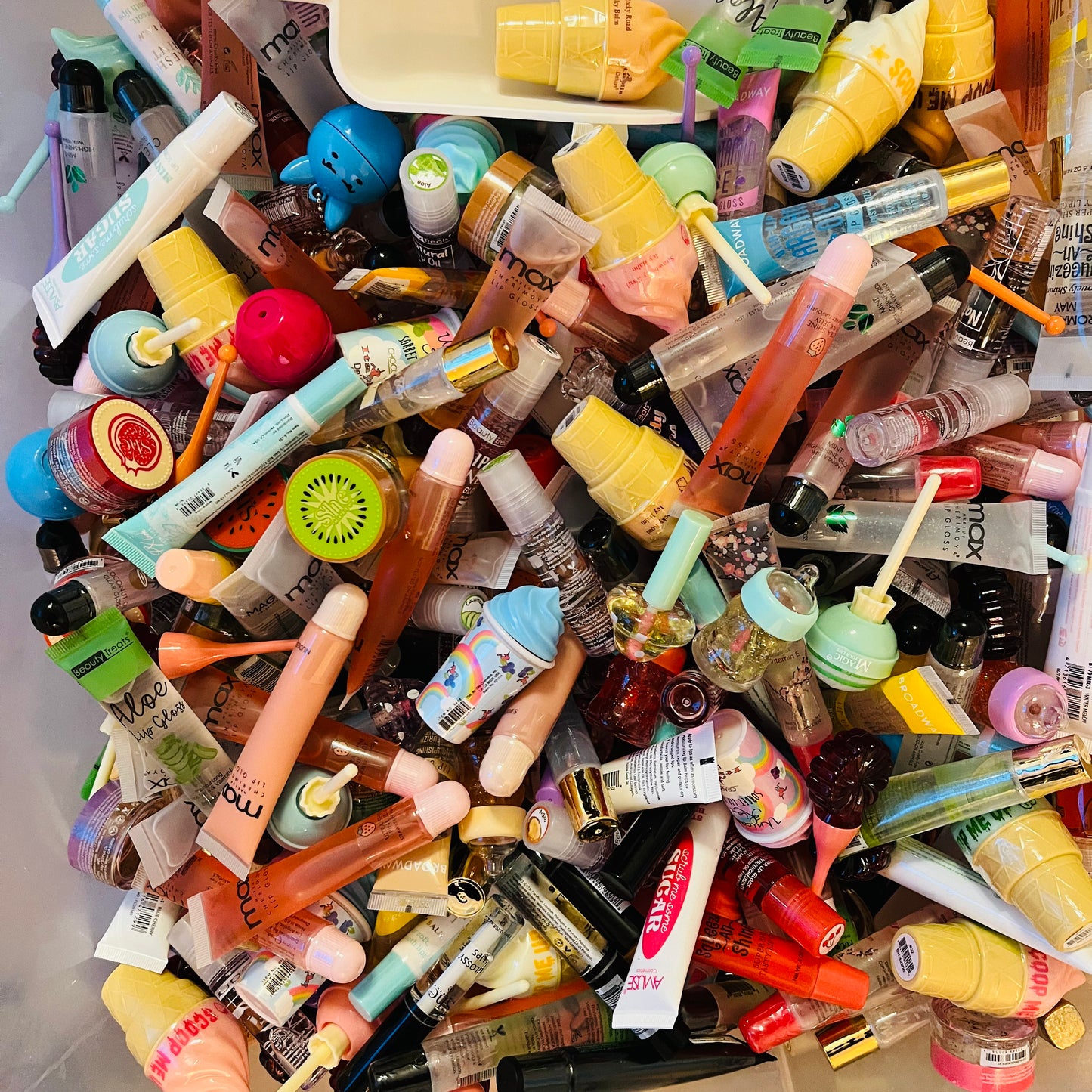 Mystery “Lipgloss Scoop”